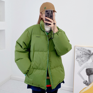情侣绿色羽绒服女短款面包服2022年新款韩版时尚加厚冬季学院风潮