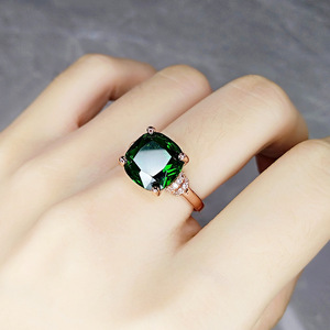 镀18K玫瑰金2克拉仿祖母绿正方钻戒指女士镶嵌彩宝饰品绿碧玺指环
