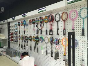 羽毛球拍货架 网球拍展柜 球鞋墙体育用品陈列柜a 运动服装展示架