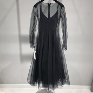 黑纱连衣裙长袖