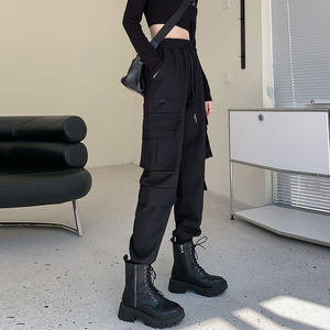 黑色宽松显瘦女搭配马丁靴工装裤2023春新款小个子束脚运动裤子