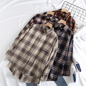 浅色格子衬衫女内搭