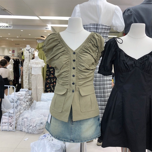 广州APM夏季时尚设计感v领缩褶排扣背心衬衣百搭小众无袖上衣女