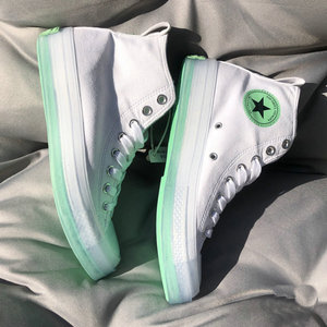 匡威联名款鞋透明