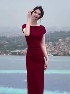 有货2023夏季新款修身短袖简约纯色气质轻熟风御姐红色礼服连衣裙