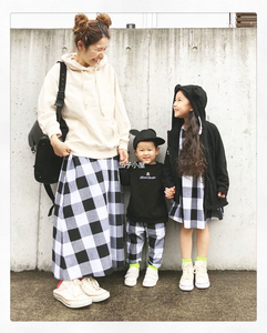 亲子装 休闲好穿！日本儿童 麻料 黑白大格子长裤+妈妈半身长裙