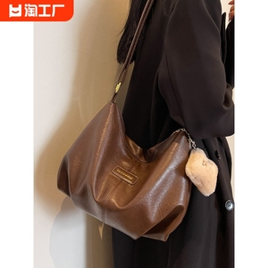 达芙妮今年流行包包女士新款潮时尚单肩斜挎包通勤女包托特包
