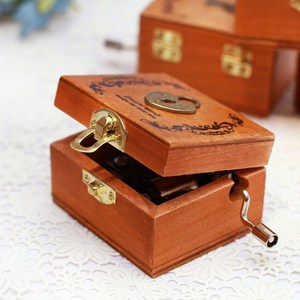 木质手摇迷你发条音乐盒礼品复古原木八音盒天空之城木制生日礼物