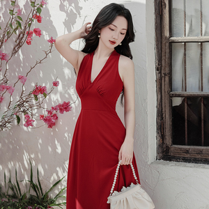 无袖v领法式红色挂脖连衣裙红裙气质露肩礼服裙子赫本风复古女装