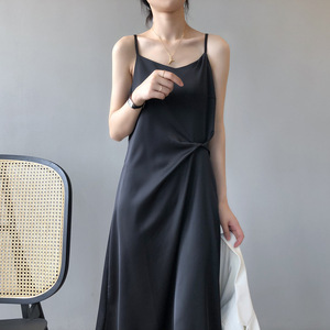 法式复古吊带连衣裙女2021秋季缎面细肩带中长款裙子80126