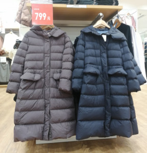 优衣库女装2022高级轻型连帽羽绒服大衣冬季中长款保暖上衣432603