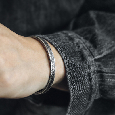 高档曲尾花复古做旧肌理银饰手镯男士个性潮流中性开口简约手环女