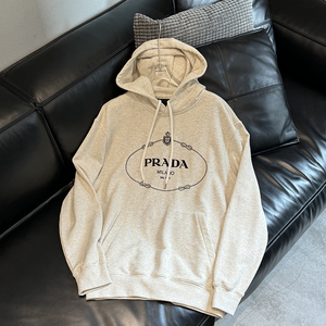 国内现货prada普拉达23秋冬新款logo刺绣连帽抽绳男士卫衣折扣