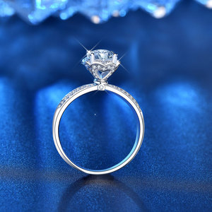 周大福星925纯银镀白金莫桑钻1克拉戒指女手捧花闭口钻戒结婚指环