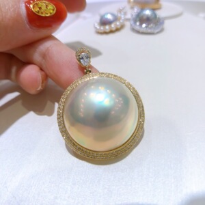 海水珍珠日本奄美大岛马贝吊坠 {太阳花} 厚金钻石镶嵌20-21mm
