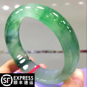 周大福焕美冰种阳绿翡翠手镯缅甸老坑绿飘花翡翠玉镯子浅绿玉镯