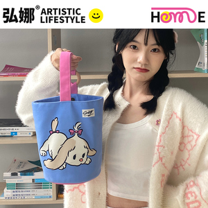 弘娜×meiji 明治 插画师合作款 原创卡通狗狗个性木环手拎水桶包