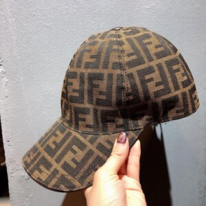 芬迪小怪兽老佛爷时尚2019新款百搭拼皮情侣帽子男女棒球帽鸭舌帽