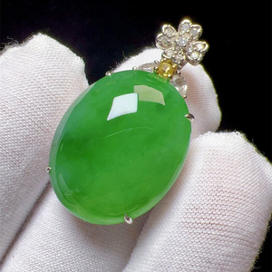 金镶翡翠吊坠女