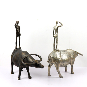 现代新中式北欧黑色银色牛放牛郎水牛人物动物雕塑样板书房装饰品