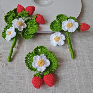 钩针草莓胸针 花朵编织纯棉蕾丝饰品蕾丝大红色手钩胸花