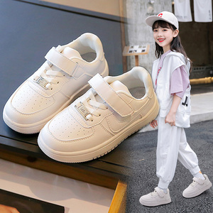 儿童小白鞋女童宝宝透气软底女孩板鞋新款学生运动鞋白色演出鞋子