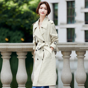 女士米色风衣