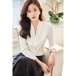 白色衬衫女小众别致雪纺2022早春新款小衫洋气时尚v领职业衬衣