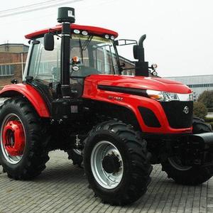 农用车四轮拖拉机耕地