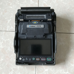 日本藤仓12s光纤熔接机二手熔纤机装维专用机配藤仓皮线尾纤夹具