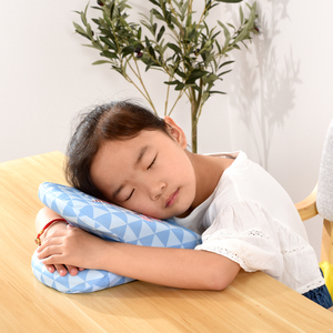 学生午睡枕趴睡枕办公o室午休趴趴枕抱枕桌上趴着睡觉枕头午睡神.