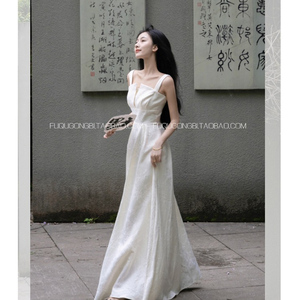 新中式国风白色鱼骨吊带连衣裙女夏季高级感海边度假公主蓬蓬长裙