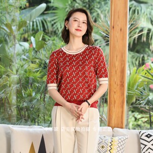 丝衣菲919855天丝毛衣2022春季新品圆领中袖格子亮丝套头女针织衫