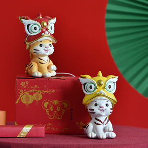 本命年虎年吉祥物狮子头舞狮摆件公仔女男礼物车载桌面小老虎装饰