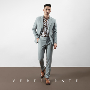 脊椎动物男装莫兰迪色系蟹壳青法式珠边男士羊毛西服休闲纯色西服