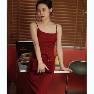 喵吉复古性感抹胸修身收腰吊带裙中长款小个子开叉红色连衣裙女夏
