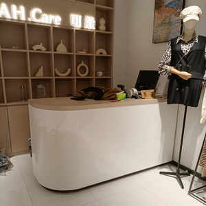 弧形服装店收银台现代简约小型公司前台接待转角原木色吧台桌定制