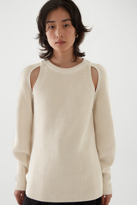 cos风女装2021秋季新品 标准版型镂空灯笼袖毛衣米白1015585001