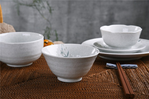 瑕疵二等古伊烧日本进口釉下彩陶瓷白绘变4.2饭碗家居日用斗型碗
