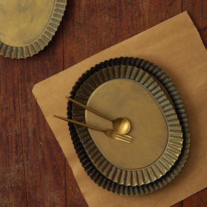 椭圆花边金属托盘 做旧金属盘食物摄影道具复古收纳盘面包盘果盘