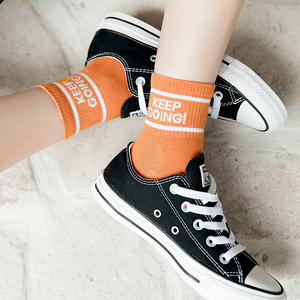 配运动鞋的袜子潮牌