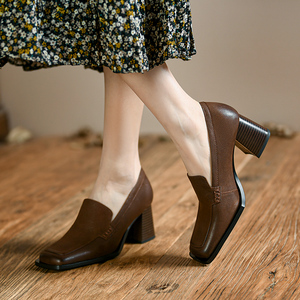 棕色高跟皮鞋女