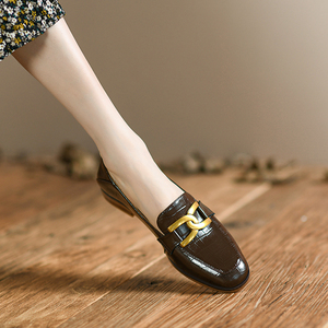 小皮鞋女英伦风法式复古鳄鱼纹真皮金属装饰圆头平底一脚蹬乐福鞋