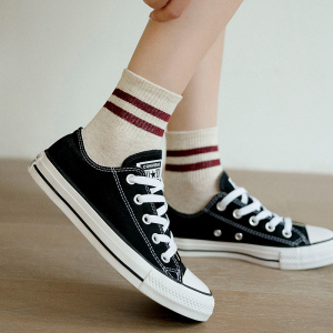 春季学生袜子女百搭高中生春秋中筒袜运动风配帆布鞋个性简约搭配