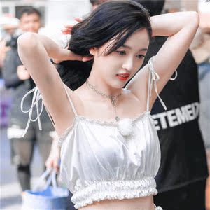 妻子的浪漫旅行5吴宣仪同款背心短款吊带上衣牛仔短裤时尚套装女