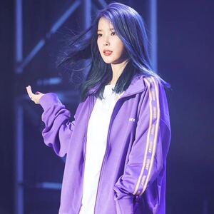 iu同款紫色卫衣