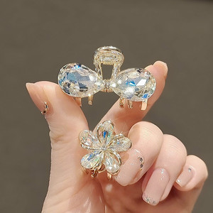 精致高级感仿水晶鲨鱼夹迷你小号花朵麻花辫抓夹顶平边夹发夹