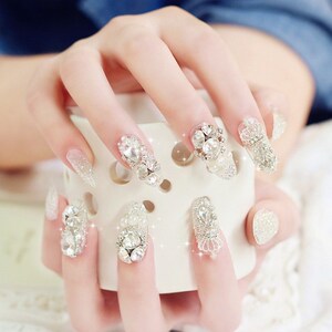 指甲壳可摘戴水晶粉美甲延长碎钻胶奢华穿戴结婚指甲贴新娘酷