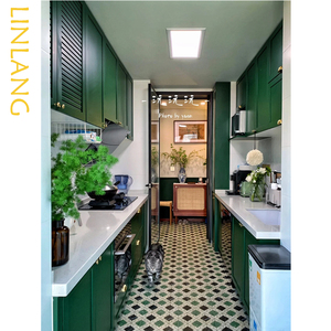 南洋复古墨绿色花砖厨房瓷砖港式老上海餐厅防滑地砖白色鱼骨墙砖