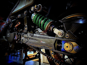 台湾巴风特 sym三阳 maxsym tl500 tl508 改装 碳纤维后摇臂盖